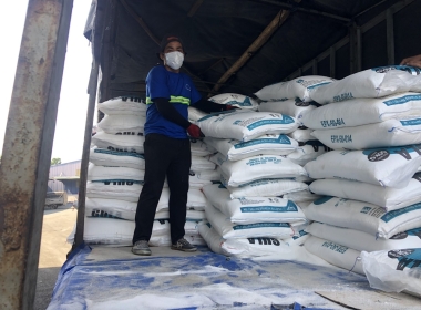 Bốc xếp, xuống hàng, đóng hàng cho xe tải và container.